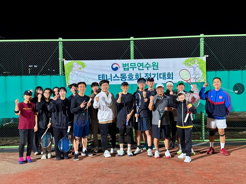 테니스 동호회 회원 단체 사진